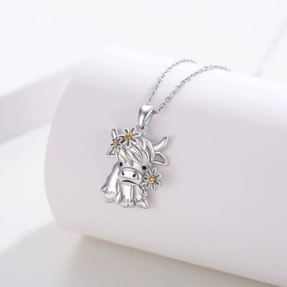 Highland Cow Pendant Silver Necklace - Picture 1 of 4